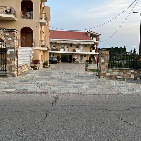 Mesolóngion Flo'S Apartments מראה חיצוני תמונה