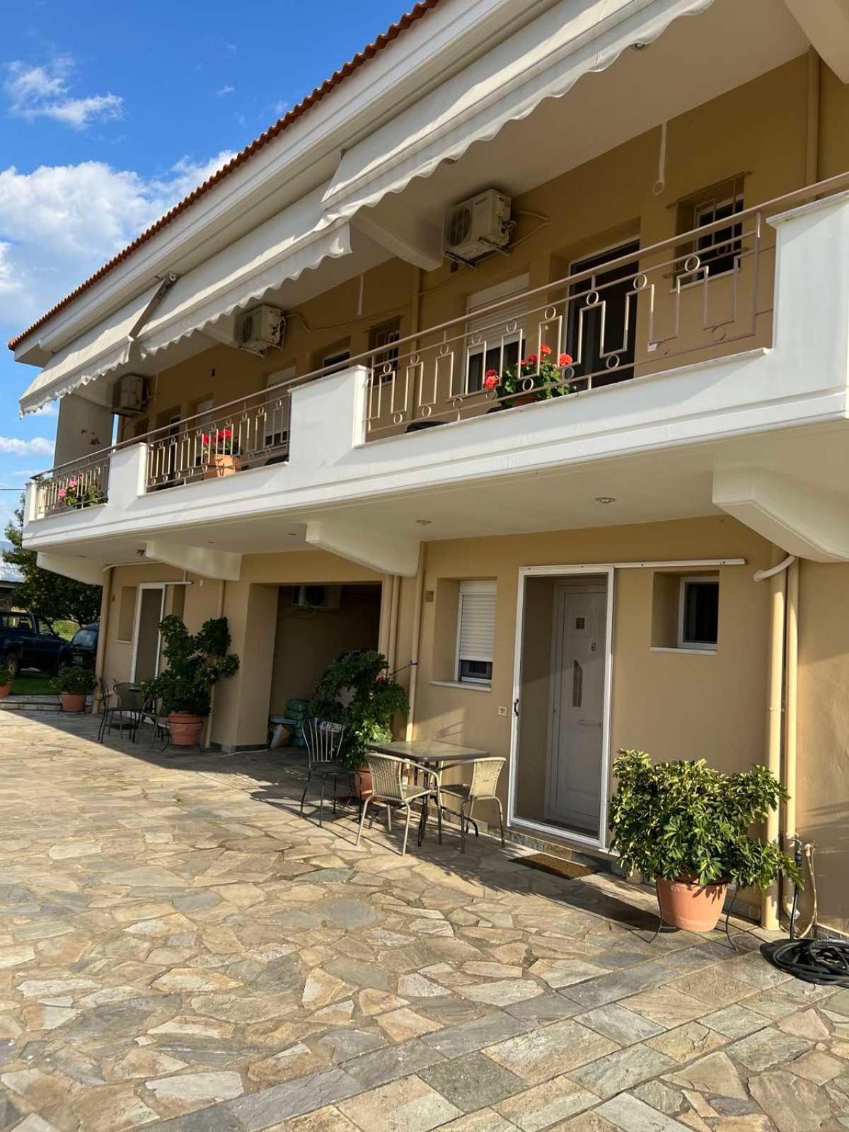 Mesolóngion Flo'S Apartments מראה חיצוני תמונה